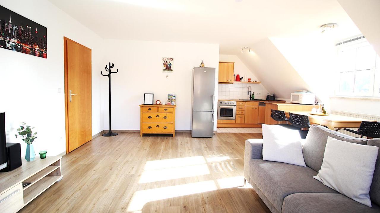 Homie Stay Zell - Apartment Mit Privatparkplatz Zell am Main Exterior foto